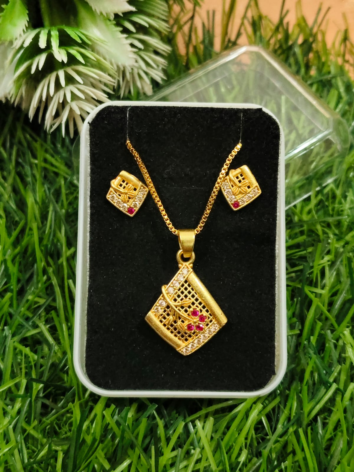 Elegant & Romantic Chain Pandent Butty Set