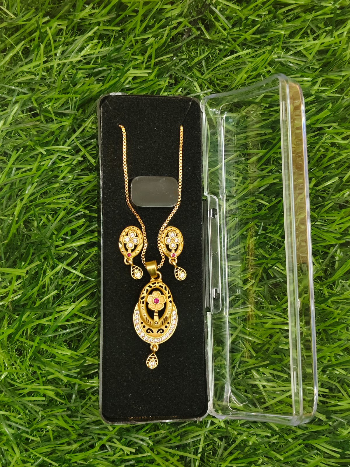 Elegant & Romantic Chain Pandent Butty Set