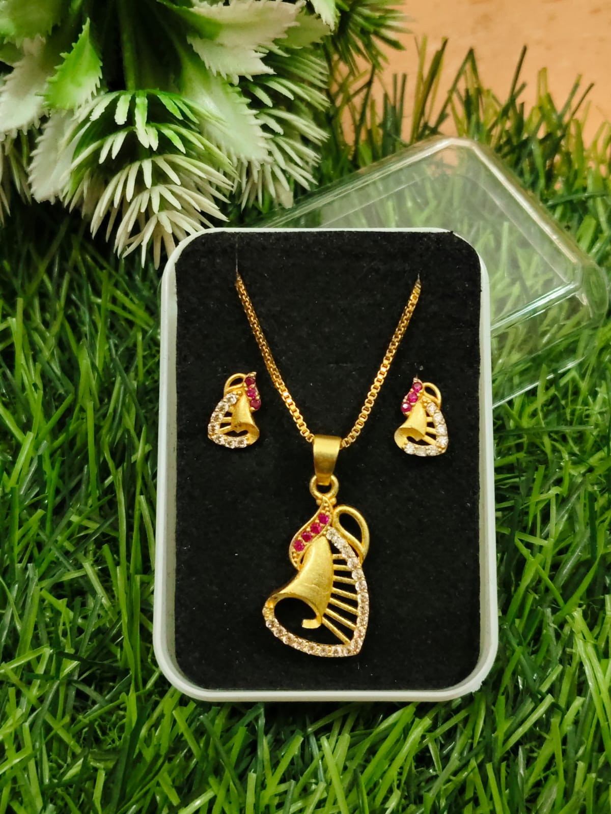 Elegant & Romantic Chain Pandent Butty Set