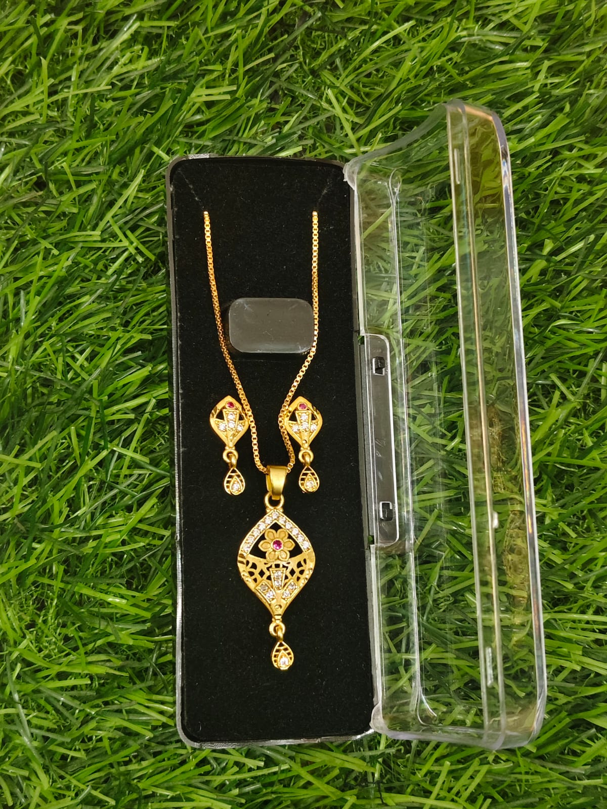 Elegant & Romantic Chain Pandent Butty Set