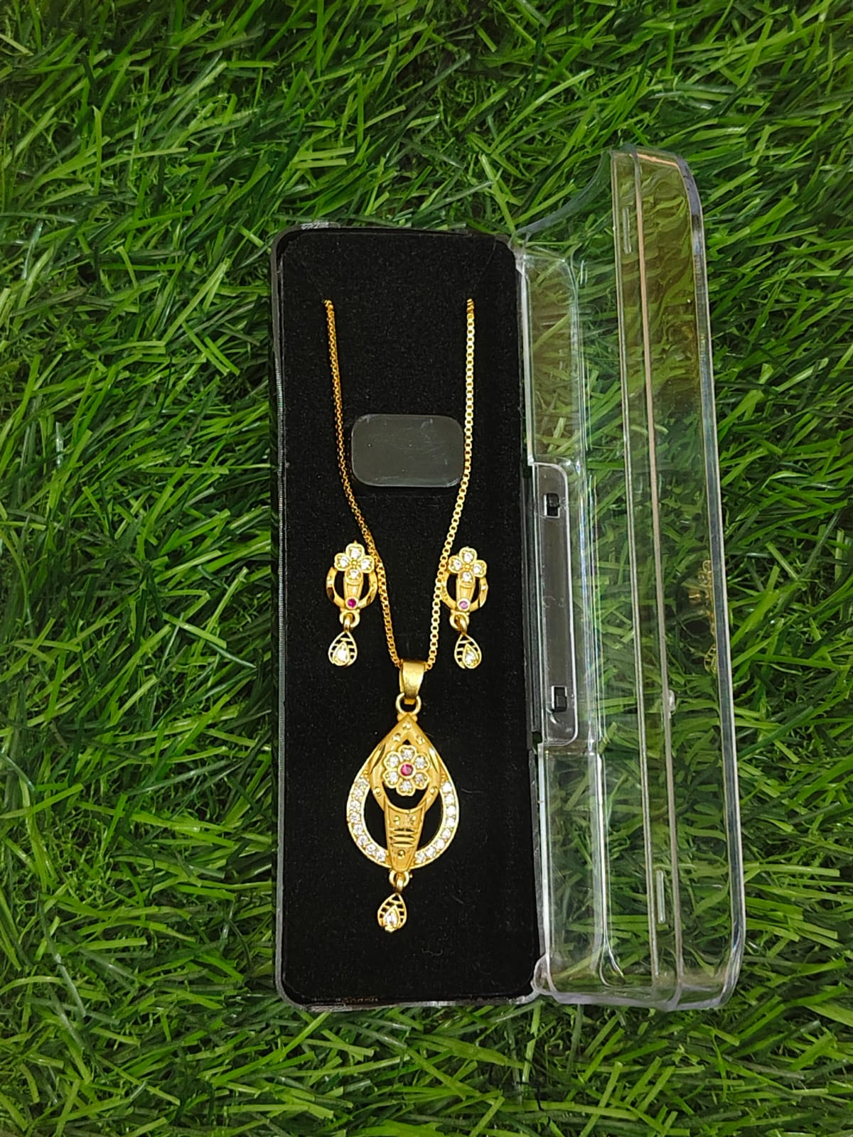 Elegant & Romantic Chain Pandent Butty Set