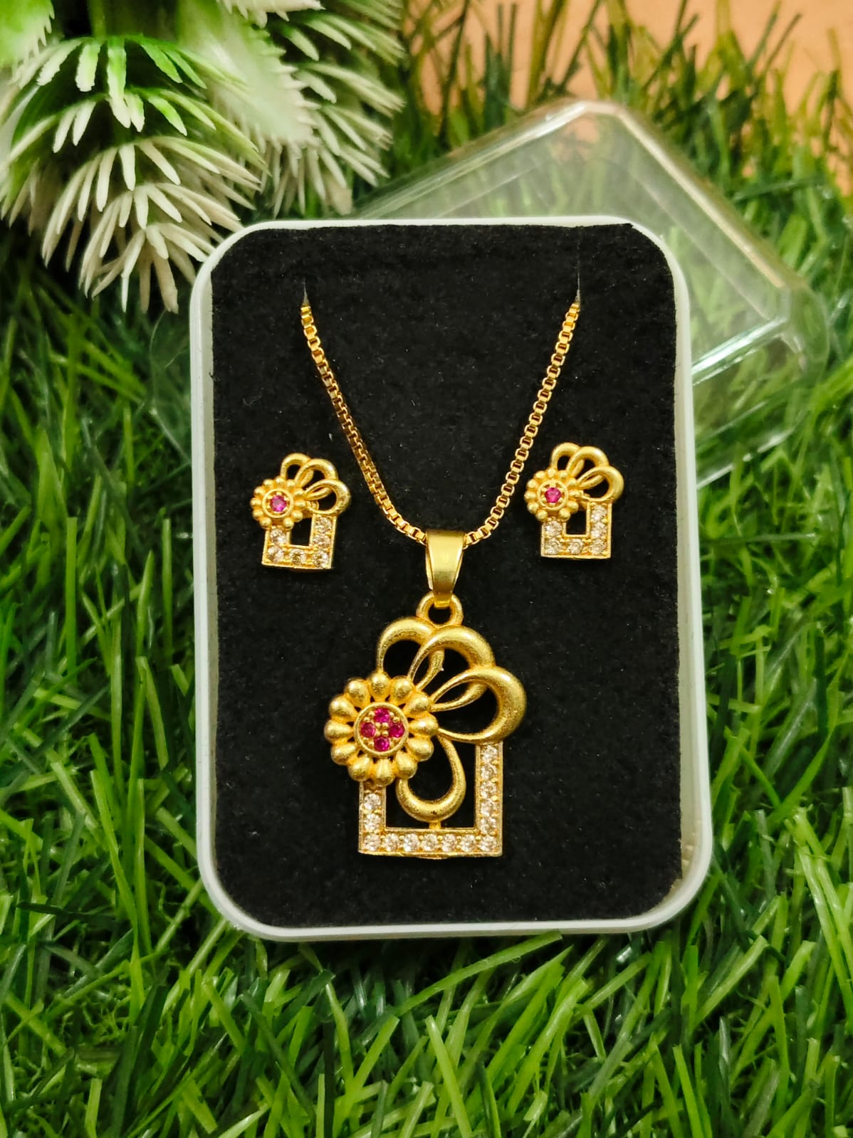 Elegant & Romantic Chain Pandent Butty Set